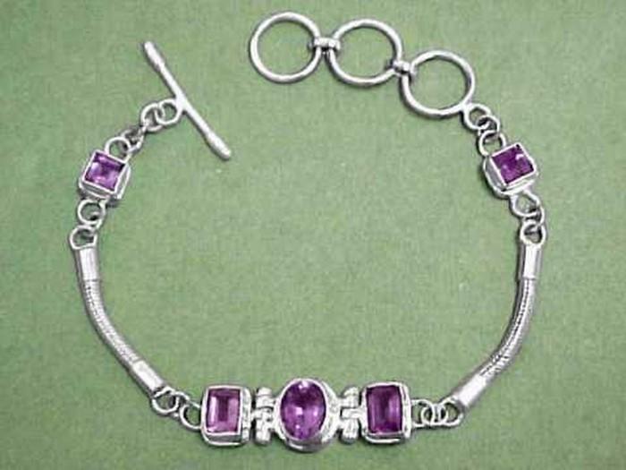 Is Amethyst the Best Substitute Gemstone for Blue Sapphire ...